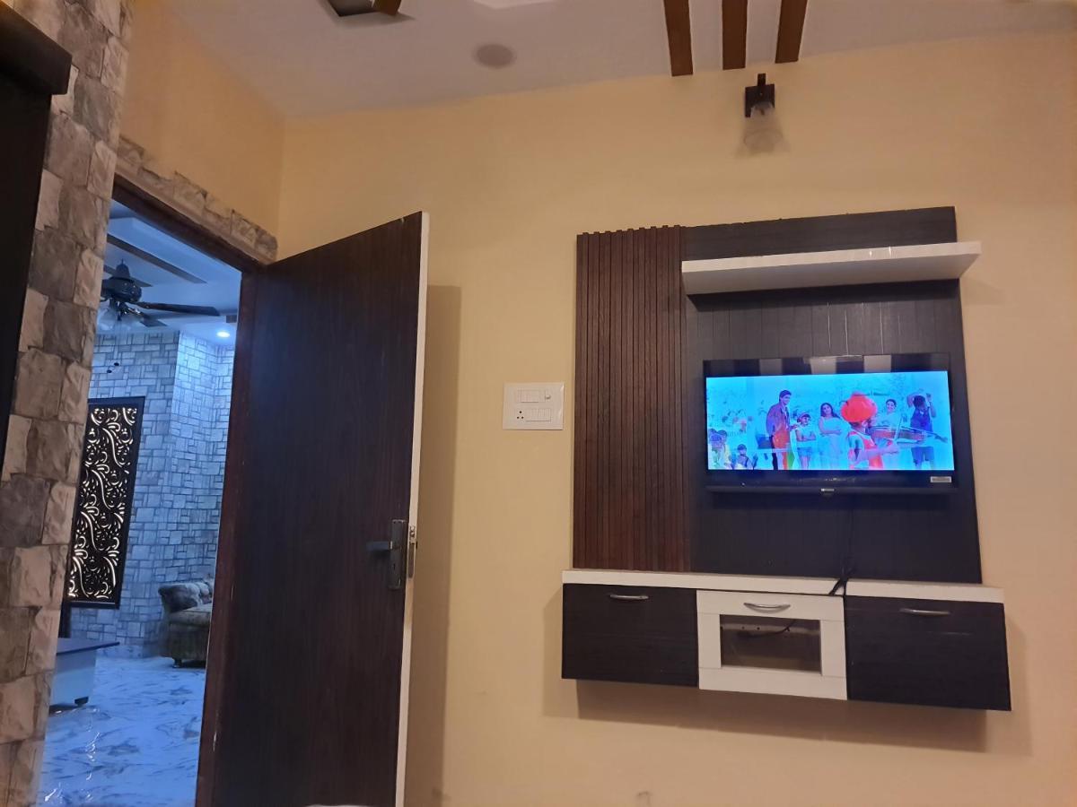 Divine Hotel & Banquet Hall Бхопал Экстерьер фото